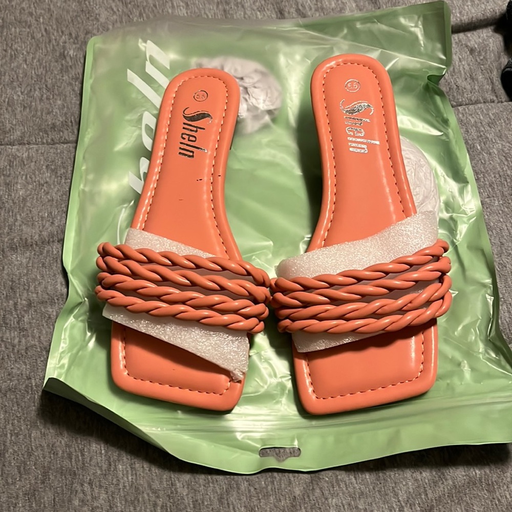 Shein coral size 5.5 woman sandal